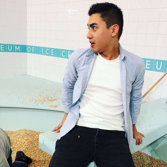 Profile Picture of Christopher Robles (@chrobles) on Poshmark