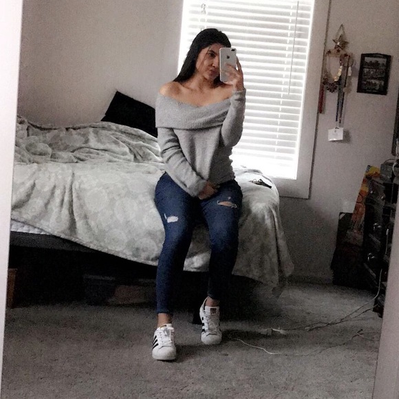 Profile Picture of Giselle Lara (@gisellel18) on Poshmark