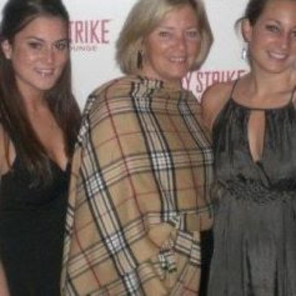 Profile Picture of Dana Arcara (@darcara) on Poshmark