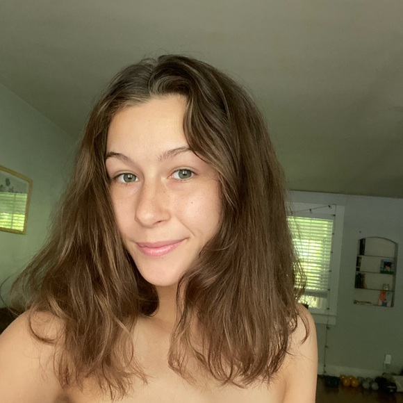 Profile Picture of Beverly Hollberg (@beverlyhollberg) on Poshmark