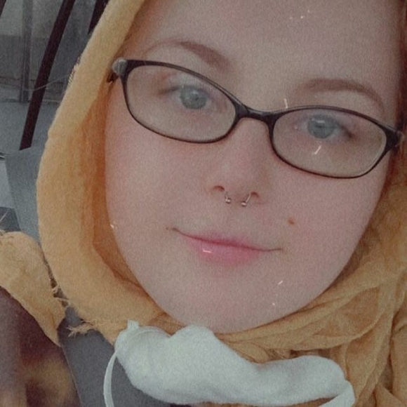 Profile Picture of Hannah Dochstader (@handochstader) on Poshmark