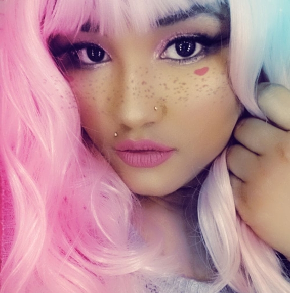 Profile Picture of Lilian Lima (@lilly_pad21) on Poshmark