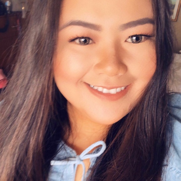 Profile Picture of Leanna Saesee (@lsaesee) on Poshmark
