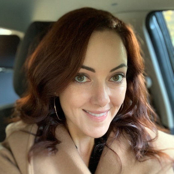 Profile Picture of Kerri Wilkinson (@kerrilynn204) on Poshmark