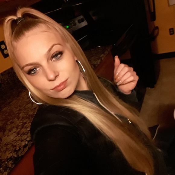 Profile Picture of Jenny Danielson (@jennydanielson) on Poshmark