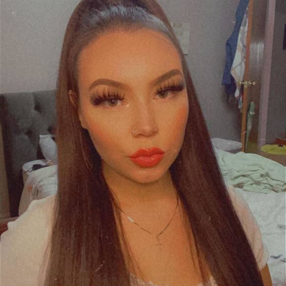 Profile Picture of Darrellynn Clancy (@darrellynnc) on Poshmark