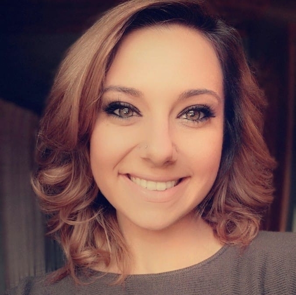 Profile Picture of Catelynn Bennett (@catelynnamy) on Poshmark