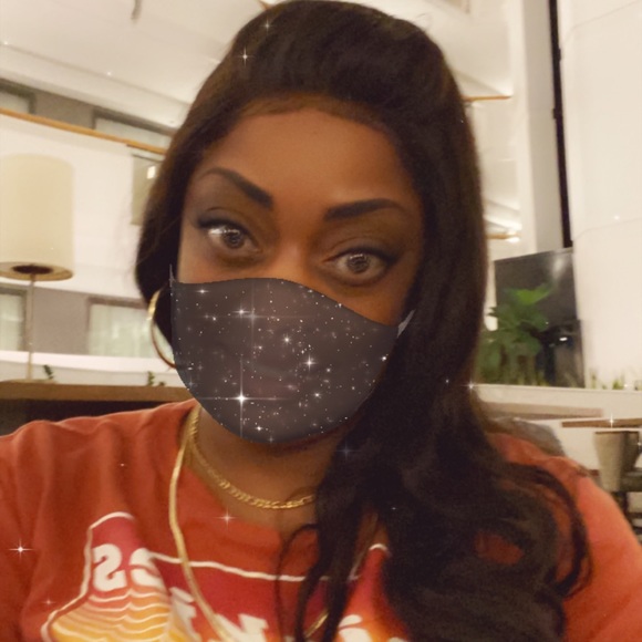 Profile Picture of Emisha Reed (@she_money) on Poshmark