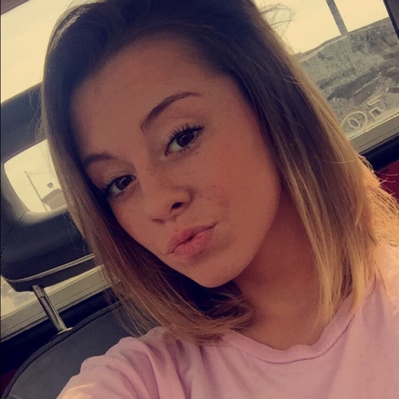 Profile Picture of Haley Scarbrough (@haleymarie1212) on Poshmark