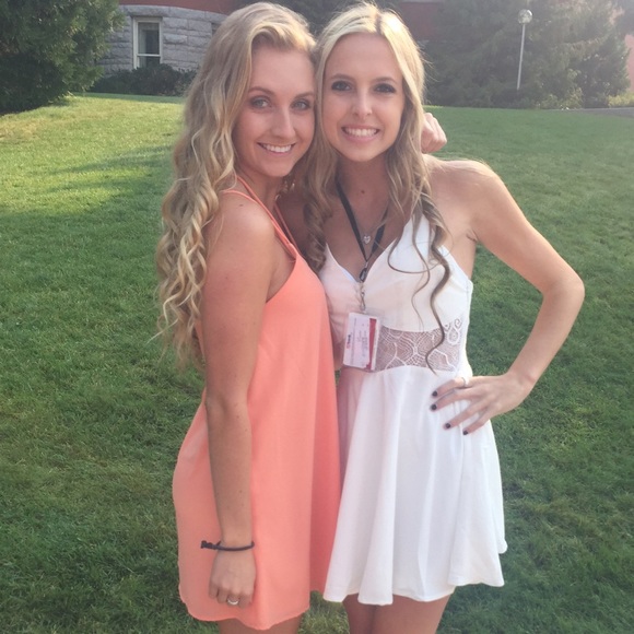 Profile Picture of Kayleigh Andrakowicz (@kayandrakowicz) on Poshmark