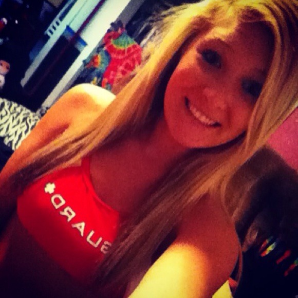 Profile Picture of Jessica Huffman (@jessie021) on Poshmark