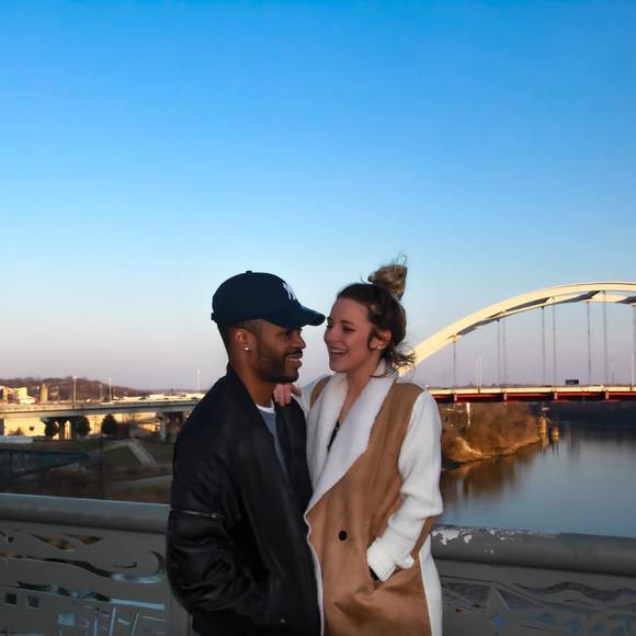 Profile Picture of Sydney Segroves (@sydney_segroves) on Poshmark