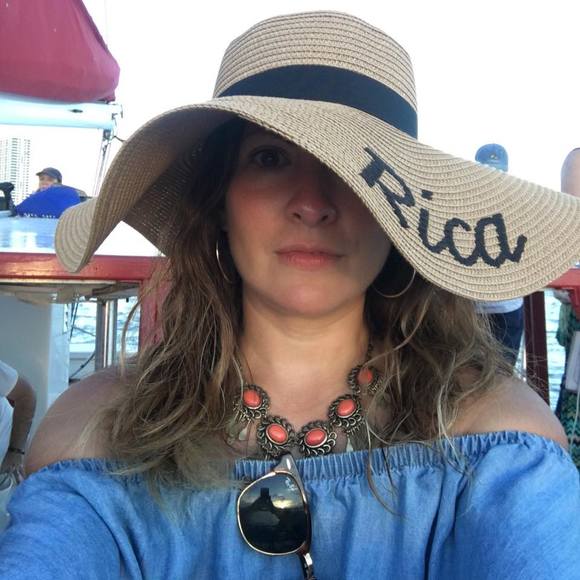 Profile Picture of Erica Hilbert (@juicey81) on Poshmark