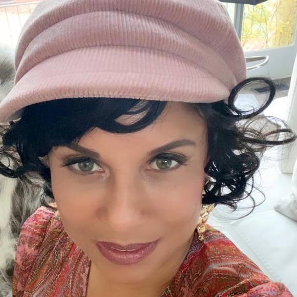 Profile Picture of Jacqueline Skinner (@jacquelineskinn) on Poshmark