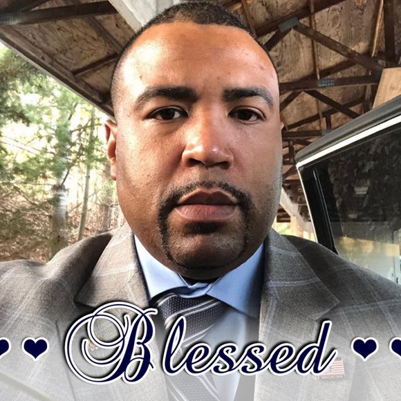 Profile Picture of Juvart Mingledolph (@mingjuv) on Poshmark