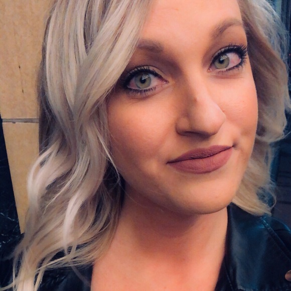 Profile Picture of Lisa Patterson (@lpatterson06) on Poshmark