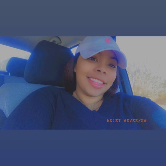 Profile Picture of Tiana Deboise (@tianatd) on Poshmark