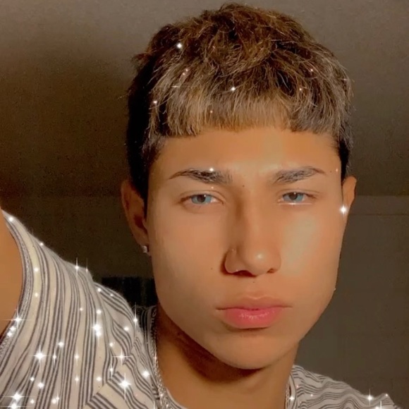 Profile Picture of Mike Saez iii (@mikeysaez7) on Poshmark