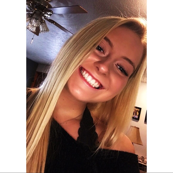 Profile Picture of Makenzie Bitonti (@mrbitonti) on Poshmark