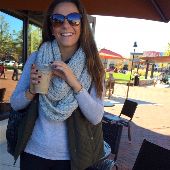 Profile Picture of Hannah Pesci (@hpesci) on Poshmark