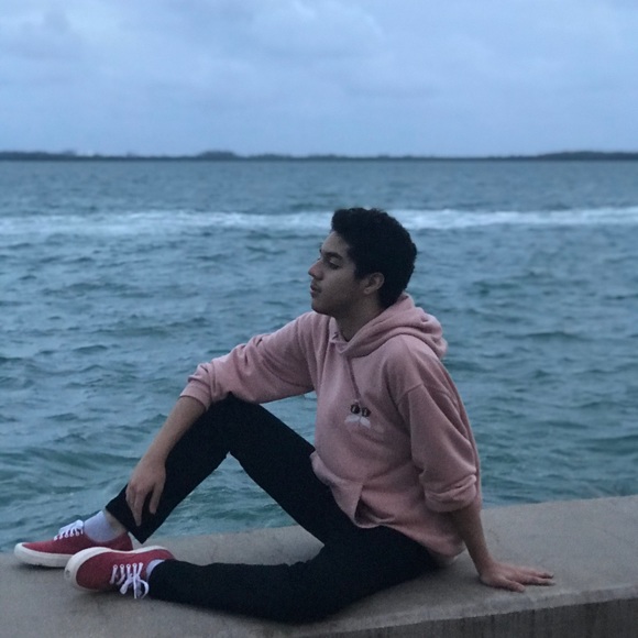 Profile Picture of Isaac Colon (@isaacsaph) on Poshmark
