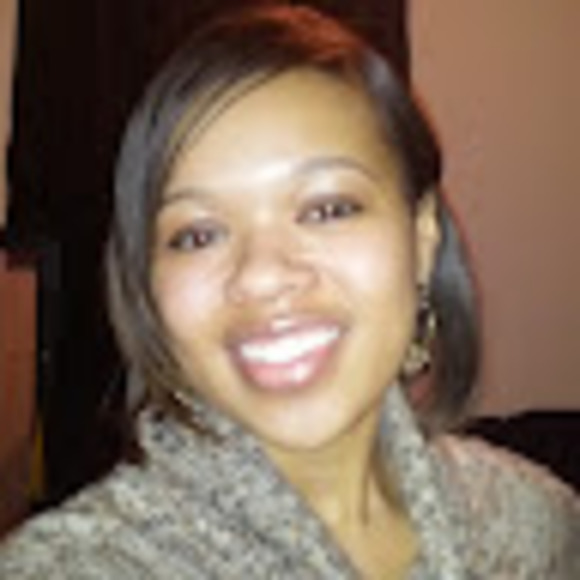 Profile Picture of Shayla Booker (@hickssd2) on Poshmark