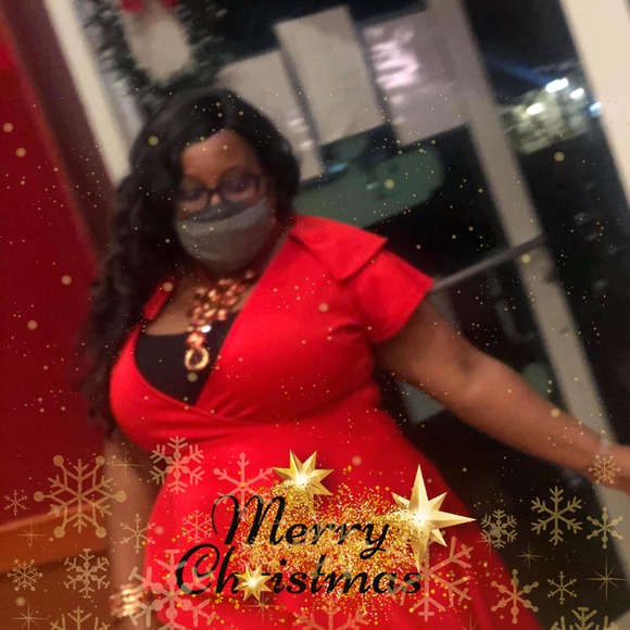 Profile Picture of Sheena Moore (@isaidhellno) on Poshmark