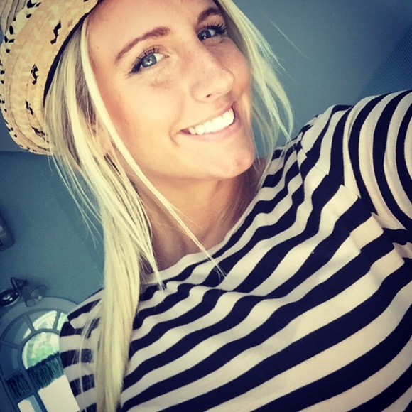 Profile Picture of Amanda Badner (@amandajane13) on Poshmark