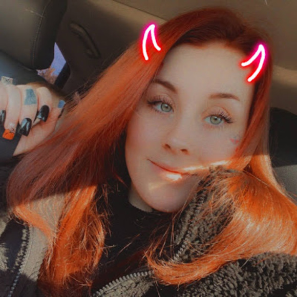 Profile Picture of Haley Nichols (@haleyybee32) on Poshmark
