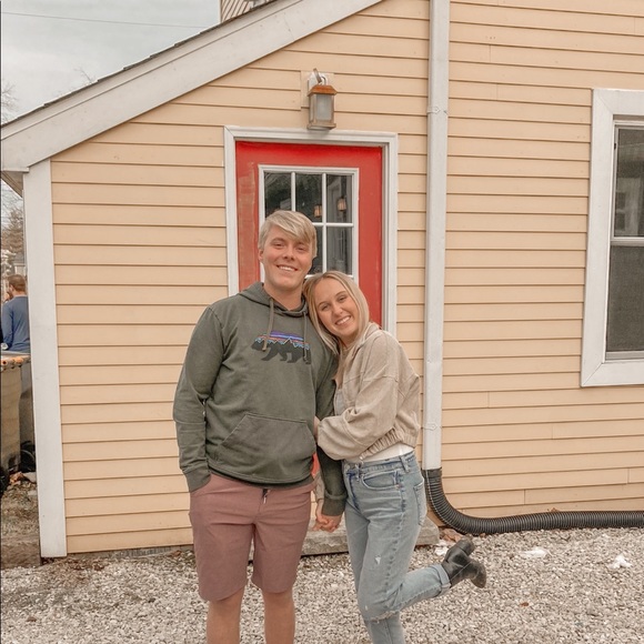 Profile Picture of Isabella Tavolacci (@isatavolacci) on Poshmark