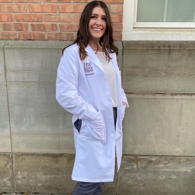 Profile Picture of Dee (@Dee_rowe31) on Twitter