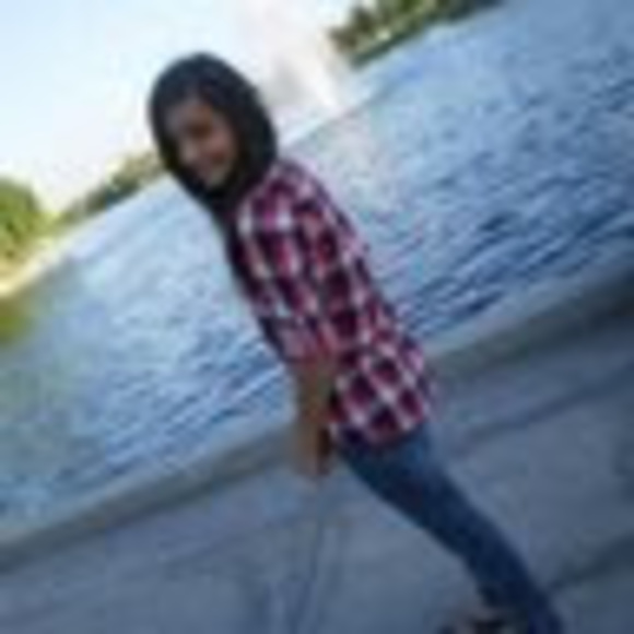 Profile Picture of Sherri Daneshvari (@sherrid1996) on Poshmark