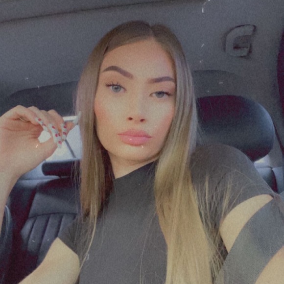 Stevie Bradley - Poshmark Profile Picture of Stevie Bradley (@stevielynn077) on Poshmark