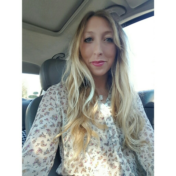 Profile Picture of Jennifer Rotolo (@jennjennrotolo) on Poshmark