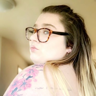 Profile Picture of Sarah (@Peach_Booty_96) on Twitter