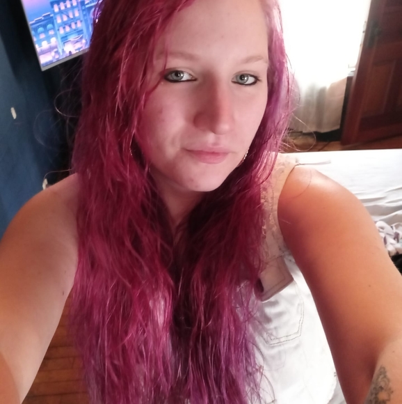Profile Picture of Bryanna Edgerton (@bryannaedgerton) on Poshmark