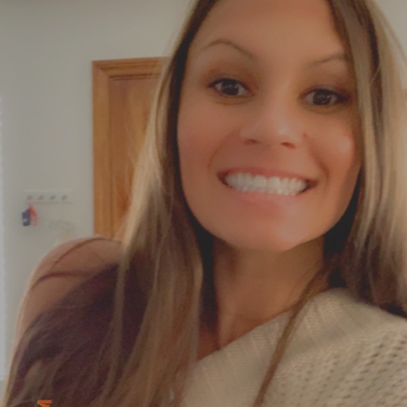 Profile Picture of Danielle Puchalski (@dahnyell) on Poshmark