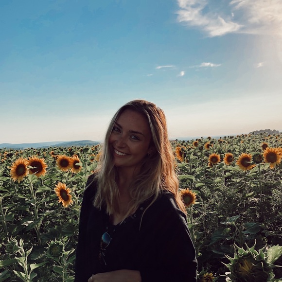 Profile Picture of Sadie Trochak (@sadieltro) on Poshmark
