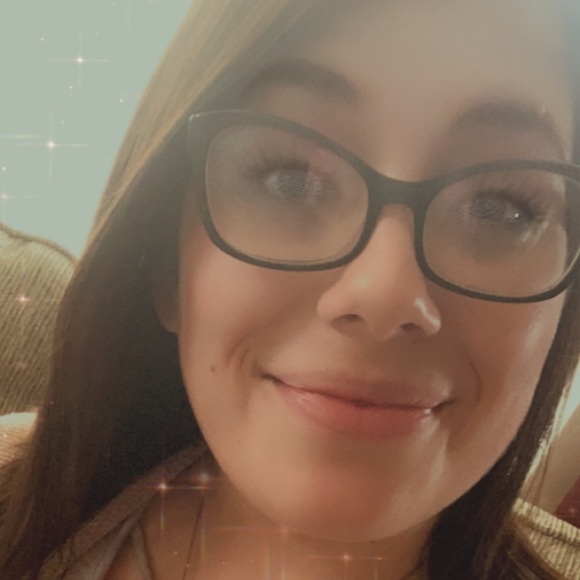 Profile Picture of Allison Mcclintock (@amcclimtock91) on Poshmark
