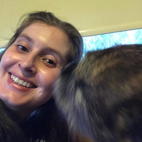 Laura Ayson - Poshmark Profile Picture of Laura Ayson (@leainoz_now) on Poshmark