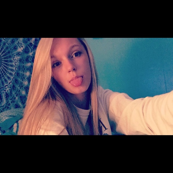 Profile Picture of Haley Champion (@haleychampion) on Poshmark