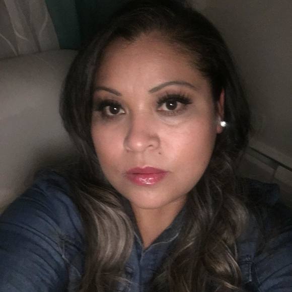 Profile Picture of Luz Murillo (@luzmurillo993) on Poshmark