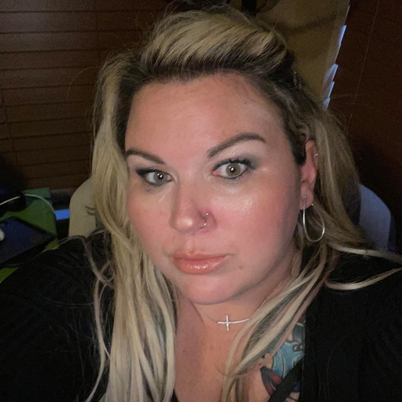 Profile Picture of Amanda Salerno-langley (@beachbumom) on Poshmark