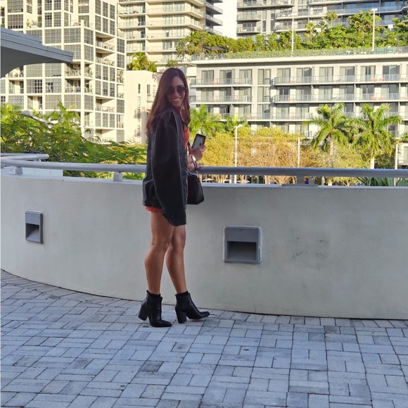 Profile Picture of Isis Bastardo (@bastardoisis) on Poshmark