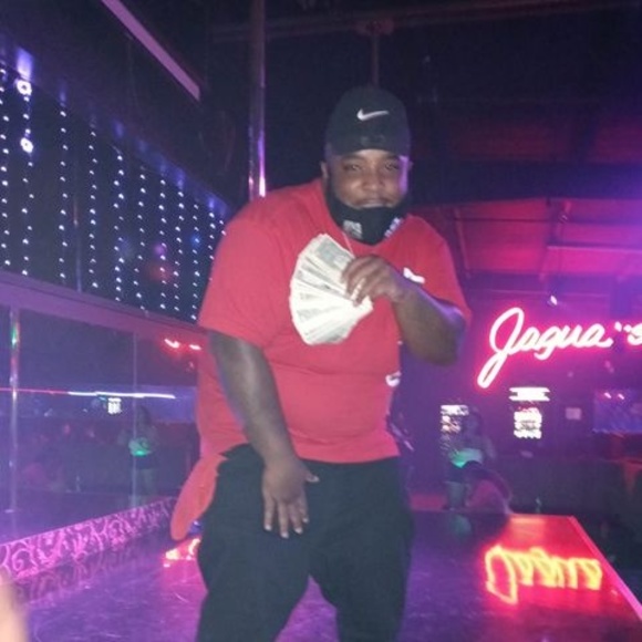 Profile Picture of Devante Cooper (@cooperdevante43) on Poshmark