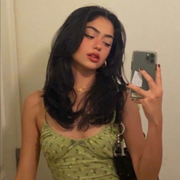 Profile Picture of Natalie Rosario (@nmvxx) on Poshmark