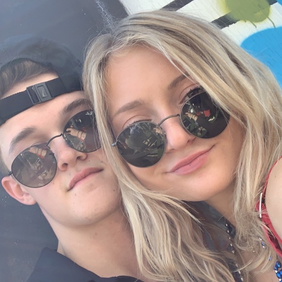 Profile Picture of Kate Arnold (@katearnoldd) on Poshmark