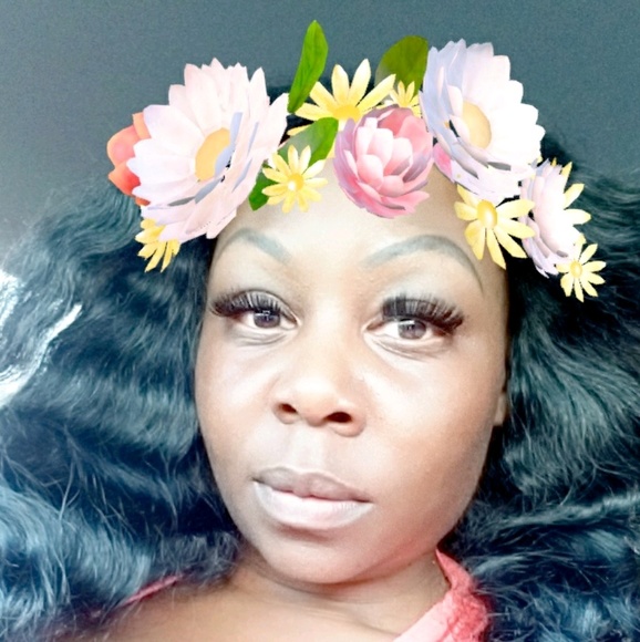 Profile Picture of Tecola Belton (@beltote) on Poshmark