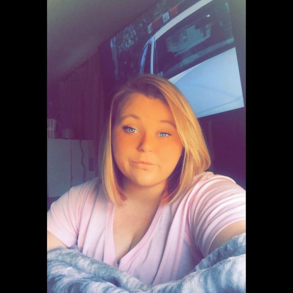 Profile Picture of Lizzie Fultz (@lizziefultz) on Poshmark