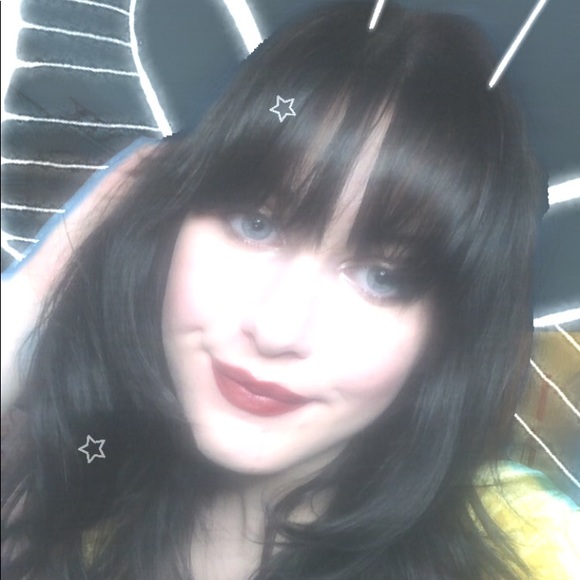 Profile Picture of Ava Blumenthal (@avablumenthal) on Poshmark